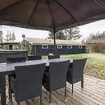 Coastal With A Hot Tub Hébergement de vacances Hals