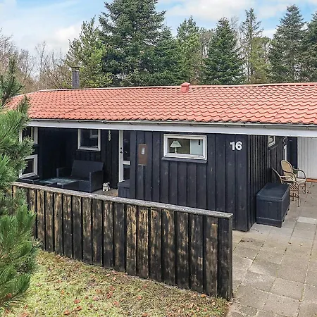 Coastal With A Hot Tub *