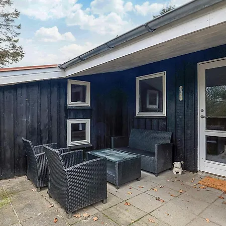 Feriehus Coastal With A Hot Tub Hals