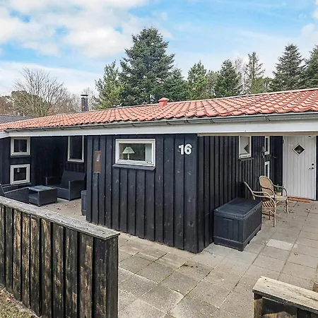 Coastal With A Hot Tub Hals