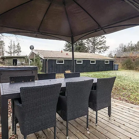 Coastal With A Hot Tub Hébergement de vacances Hals