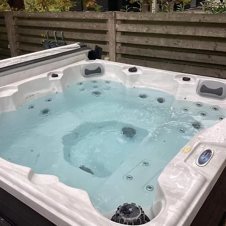 Dom wakacyjny Coastal With A Hot Tub Hals