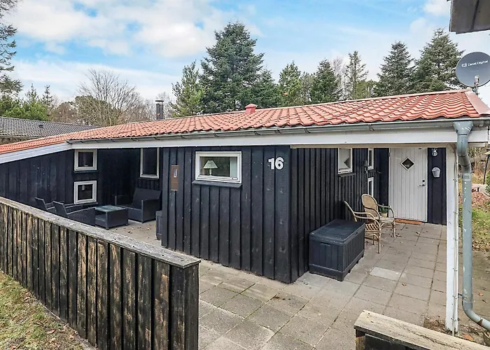 Coastal With A Hot Tub Hals