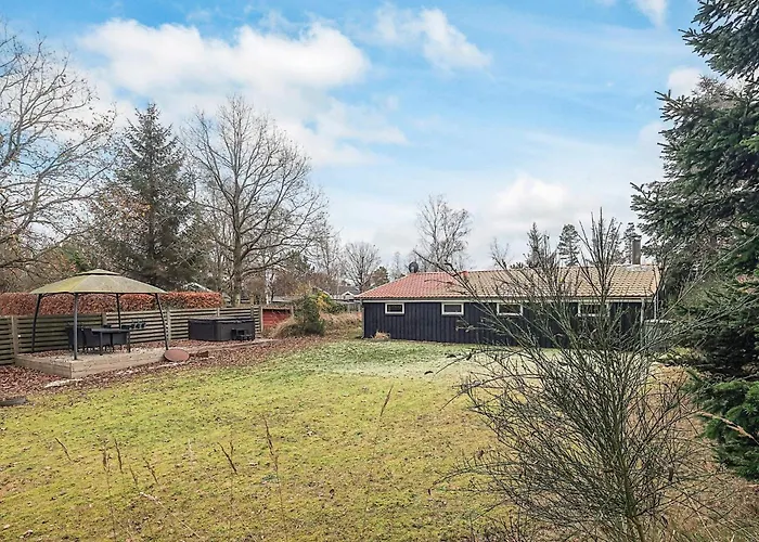 Coastal With A Hot Tub * Hals