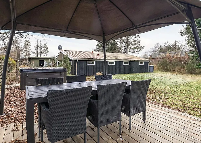 Coastal With A Hot Tub Hébergement de vacances Hals