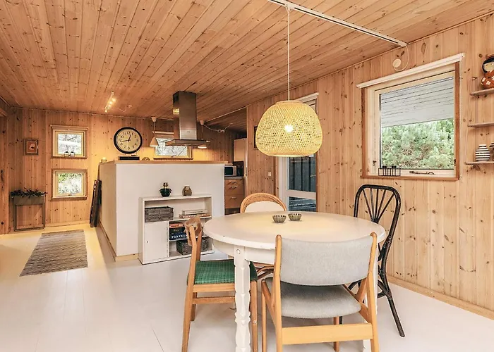 Coastal With A Hot Tub *