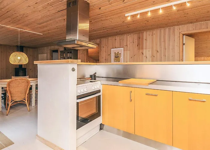 Hébergement de vacances Coastal With A Hot Tub *