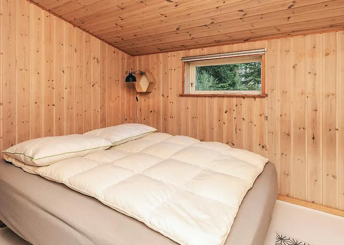 Feriehus Coastal With A Hot Tub Hals