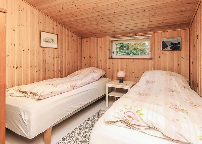 Coastal With A Hot Tub *