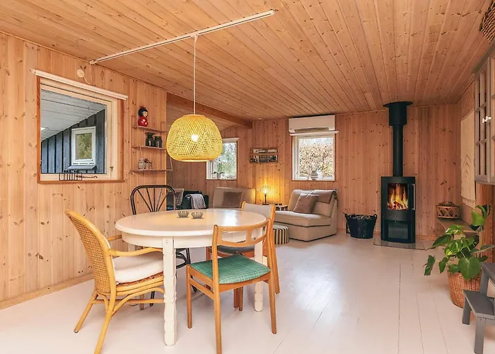 Hébergement de vacances Coastal With A Hot Tub *