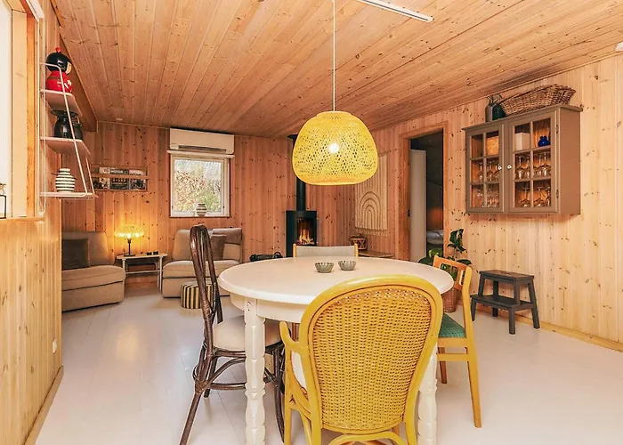 Hébergement de vacances Coastal With A Hot Tub *