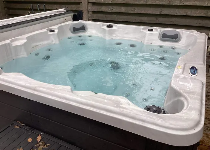 Dom wakacyjny Coastal With A Hot Tub Hals