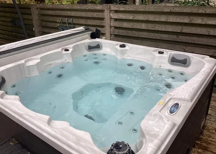 Dom wakacyjny Coastal With A Hot Tub Hals