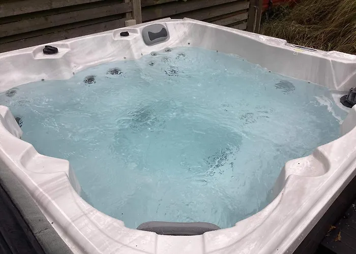 Dom wakacyjny Coastal With A Hot Tub